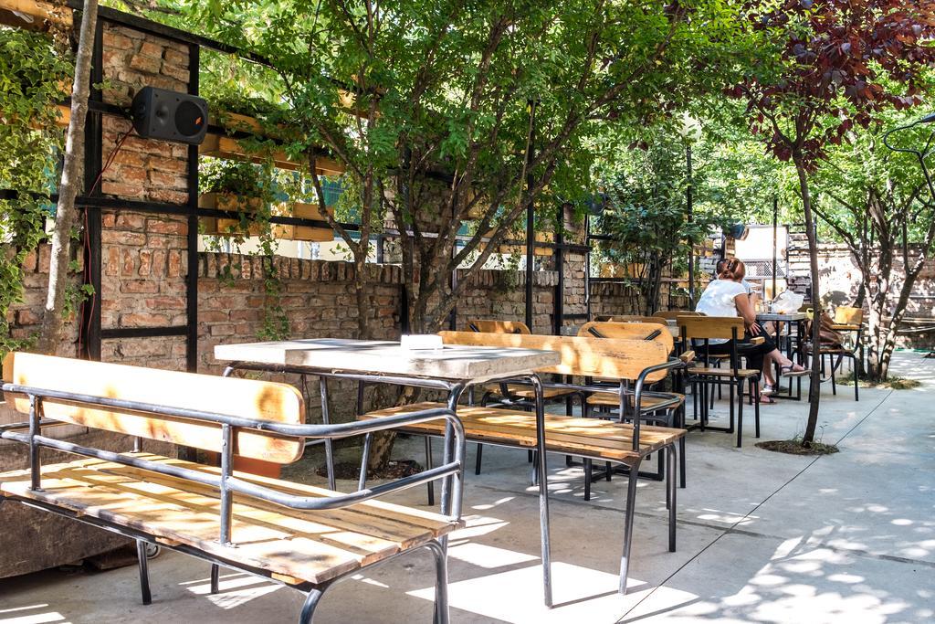 Destil Hostel Tirana Exterior foto