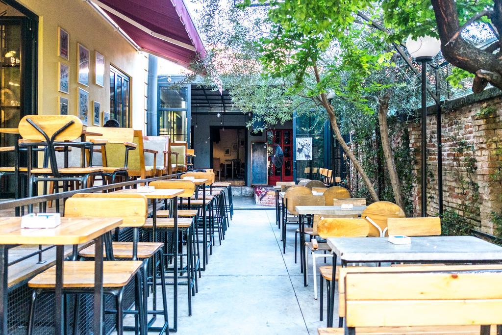 Destil Hostel Tirana Exterior foto